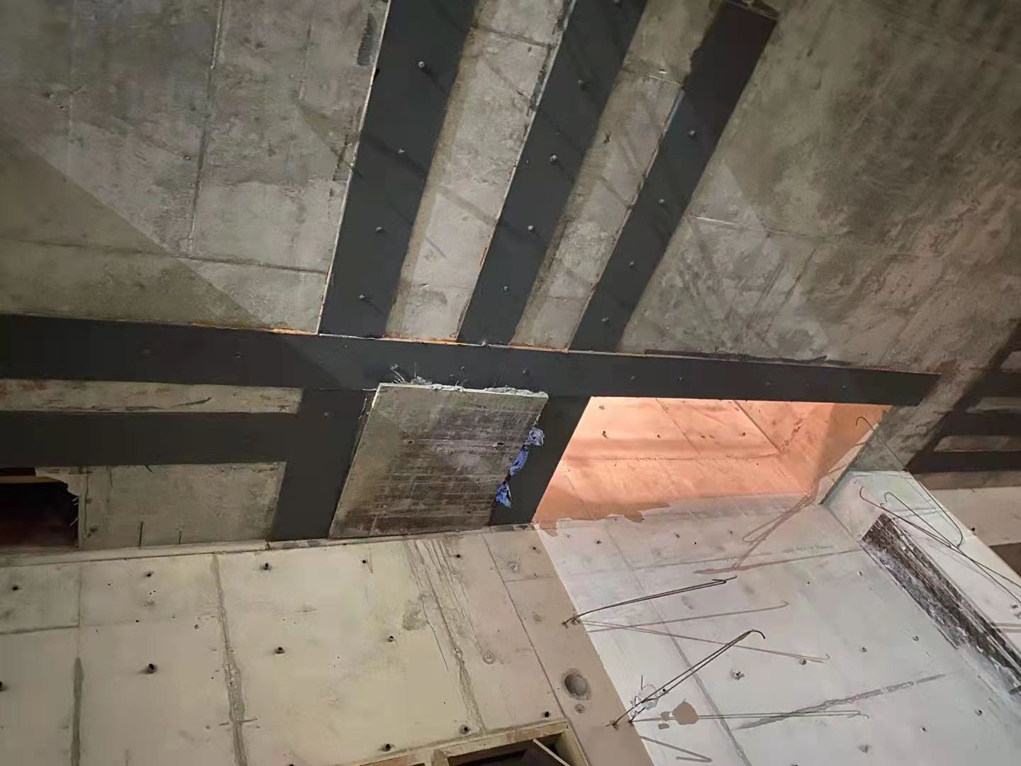 浙江楼板开洞用粘钢加固还是碳纤维布加固