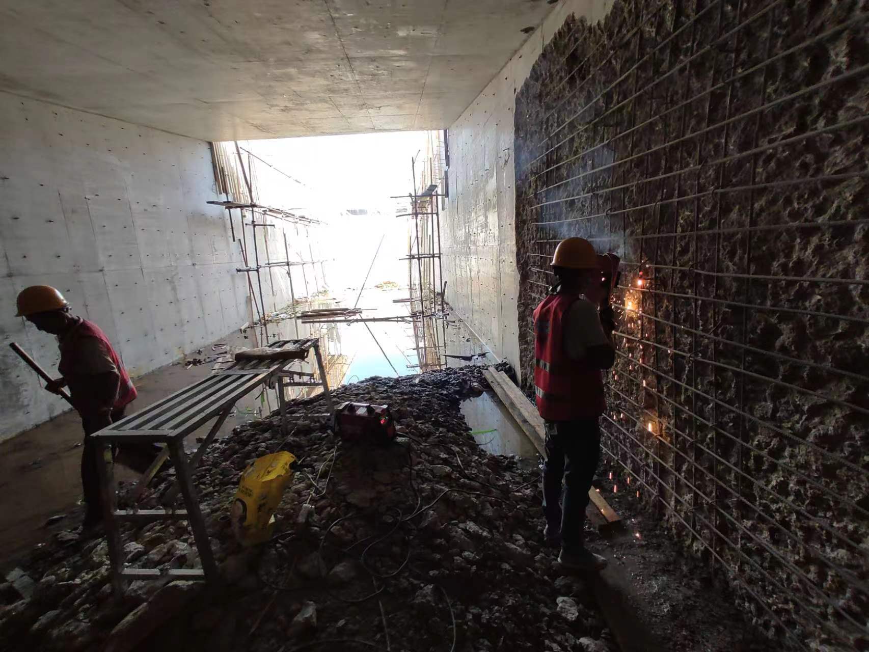 浙江挖断承重墙导致楼体开裂，加固施工方案出炉